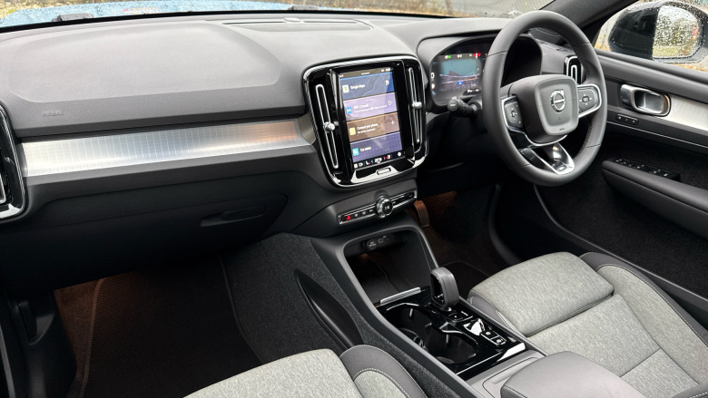 Volvo XC40 2.0 B4P Plus Dark 5dr Auto Petrol Estate